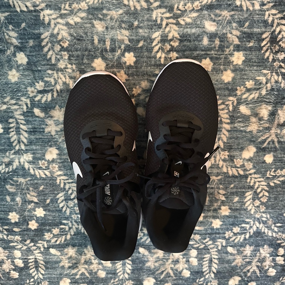 Nike Revolution 6 Women’s size 8.5